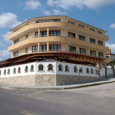 Family Hotel St. Constantine And Helena Ivajlovgrad Exterior foto