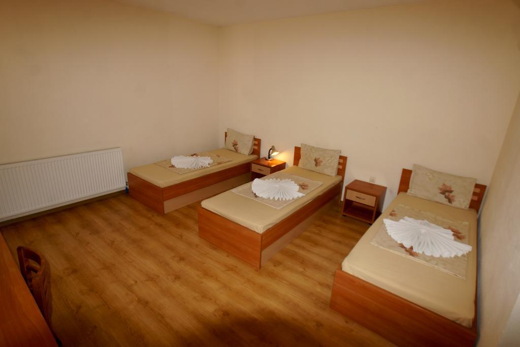 Family Hotel St. Constantine And Helena Ivajlovgrad Quarto foto