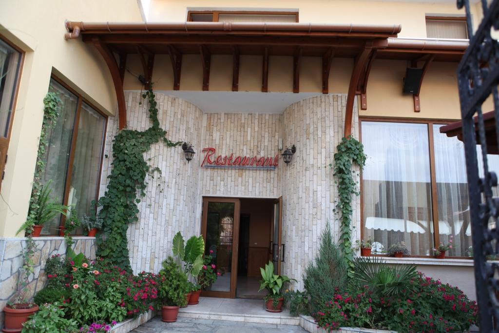 Family Hotel St. Constantine And Helena Ivajlovgrad Exterior foto